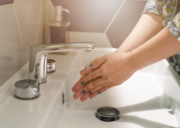 mujeres lavandose manos agua concepto higiene 61573 454